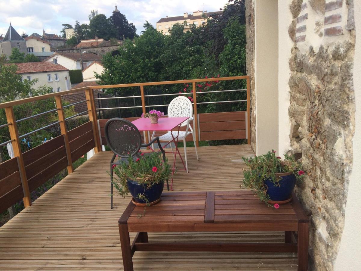 Les 3 Pigeons Hotel Bressuire Exterior photo